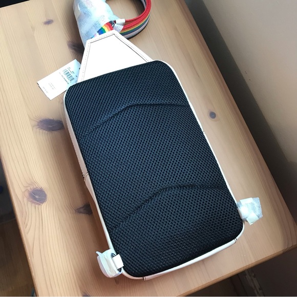 🌈 Coach Sullivan Pack In Rainbow Signature Canvas - Picture 11 of 16